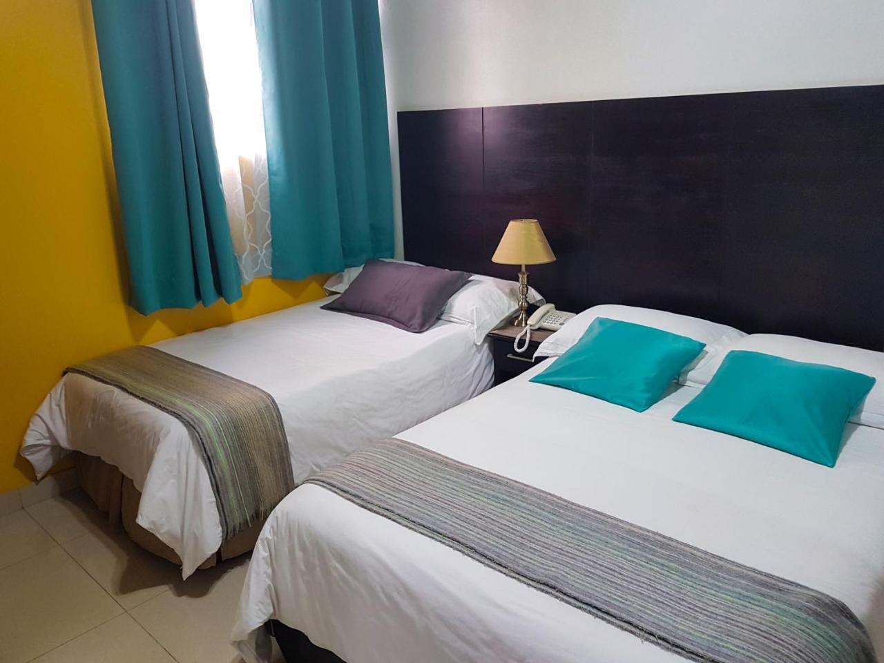 Hostal Blue Pacific Manta Exterior photo