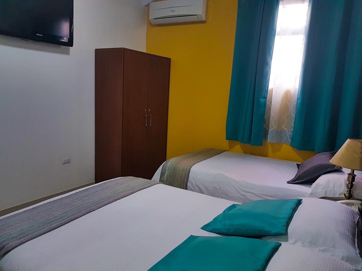 Hostal Blue Pacific Manta Exterior photo