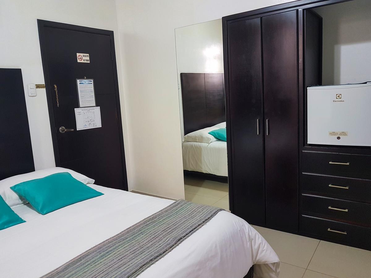 Hostal Blue Pacific Manta Exterior photo
